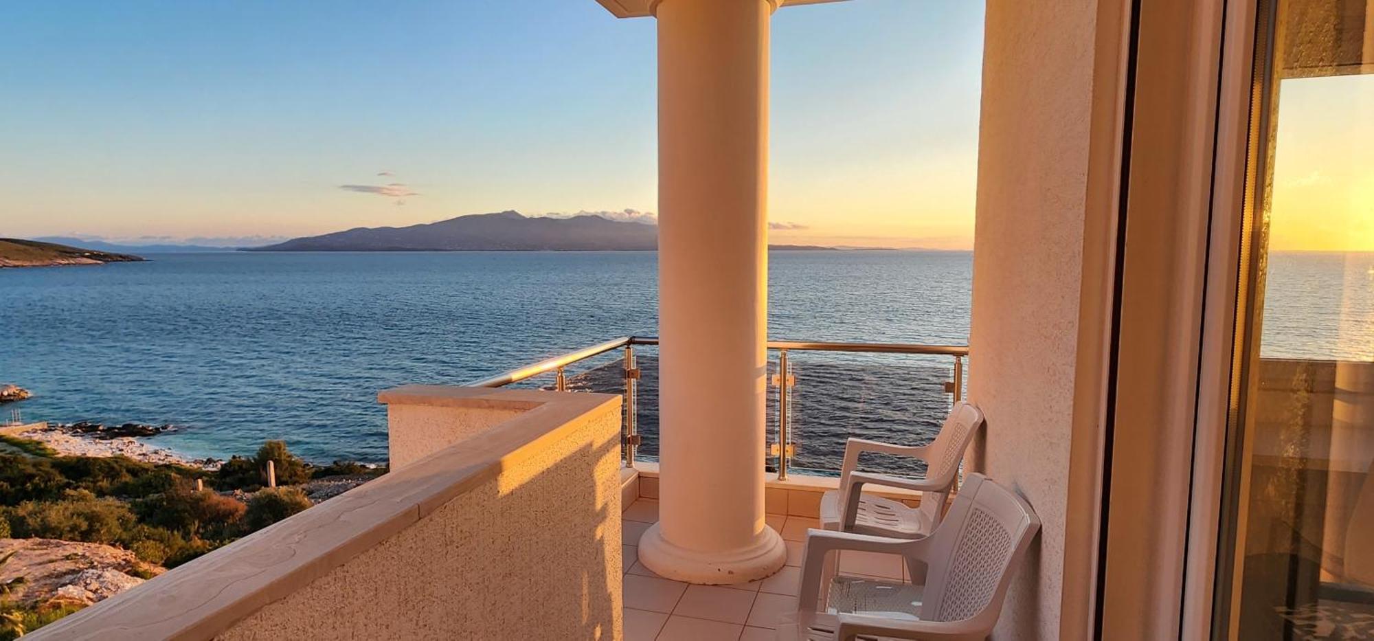 White Residence Luxury Apartments Sarandë Eksteriør bilde