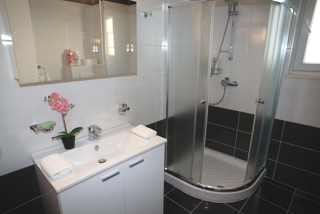 White Residence Luxury Apartments Sarandë Rom bilde