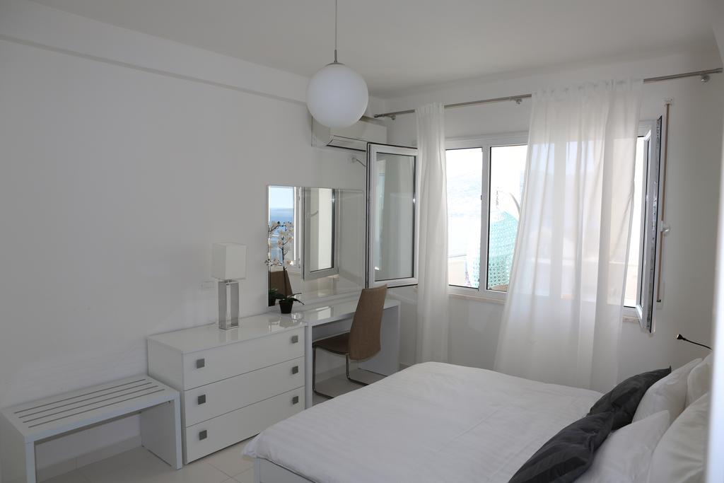 White Residence Luxury Apartments Sarandë Rom bilde
